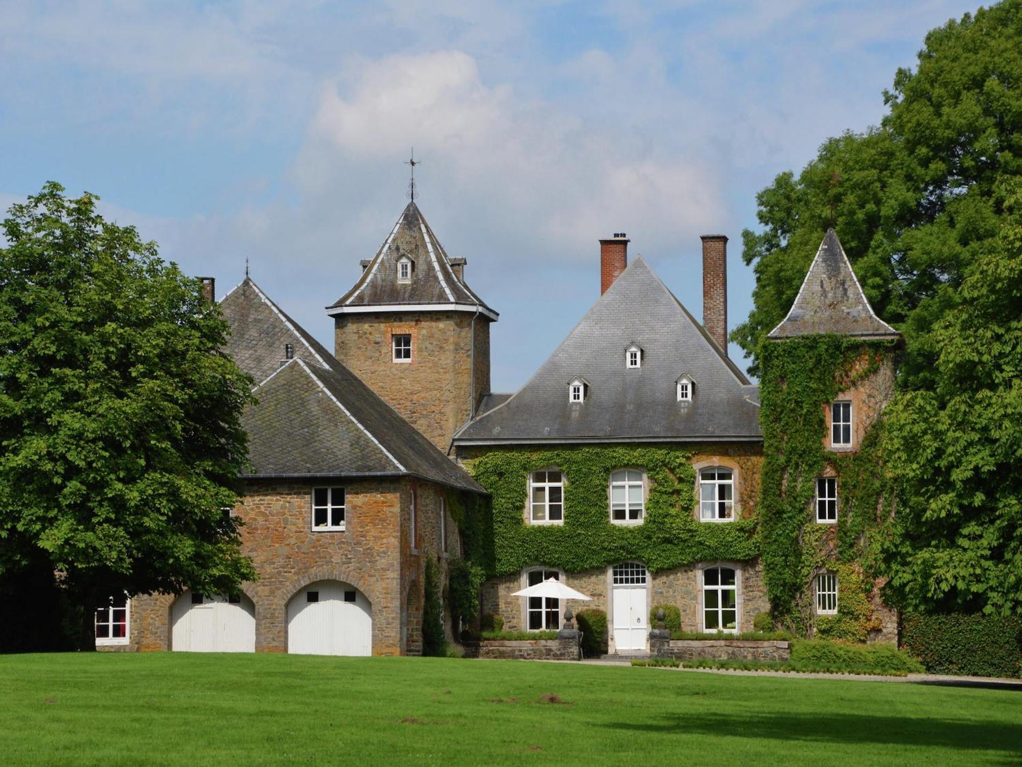 Delightful Castle In Bastogne With Bubble Bath Villa Exterior photo