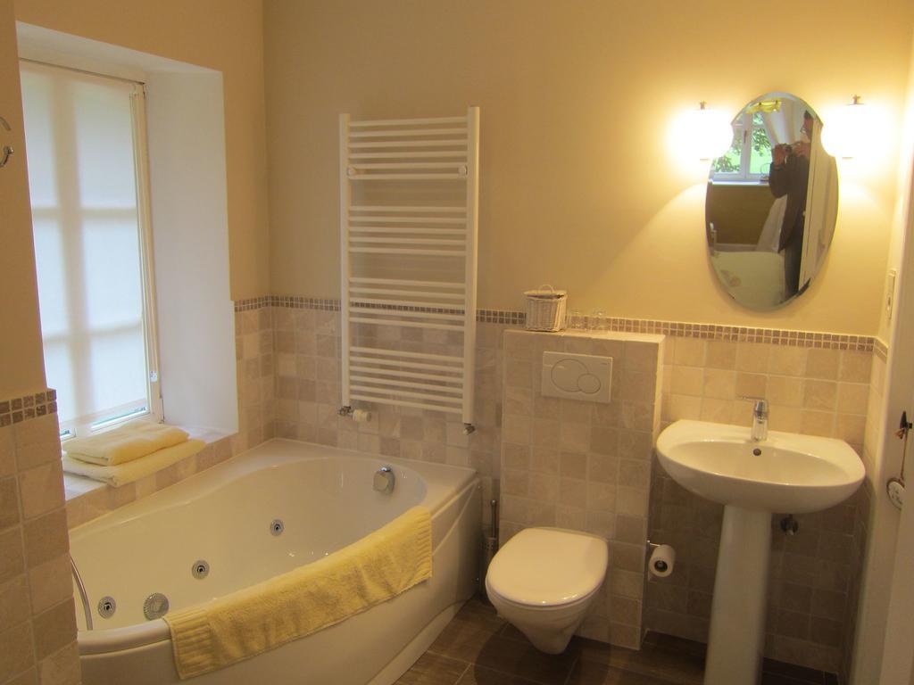 Delightful Castle In Bastogne With Bubble Bath Villa Exterior photo